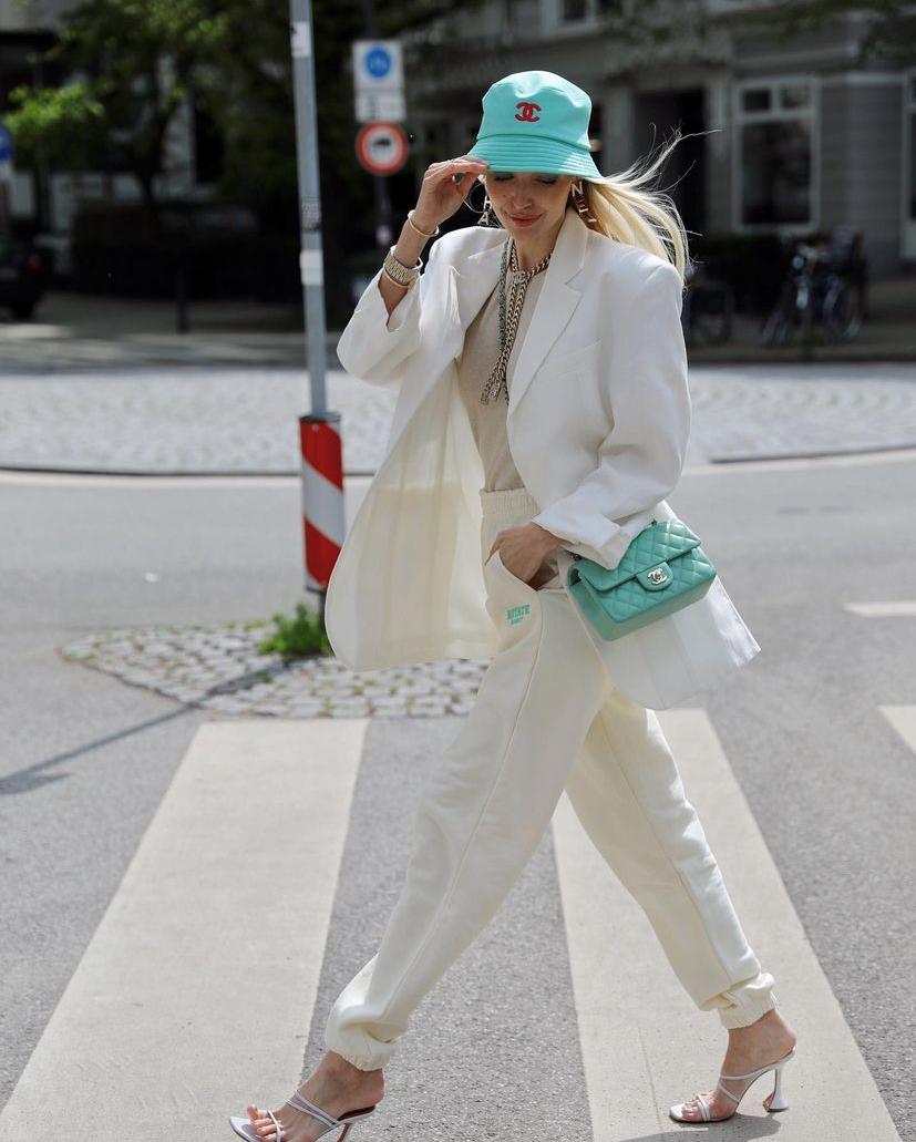 时尚玩转色彩让你轻松穿搭不出错 (100例经典色彩搭配穿搭)