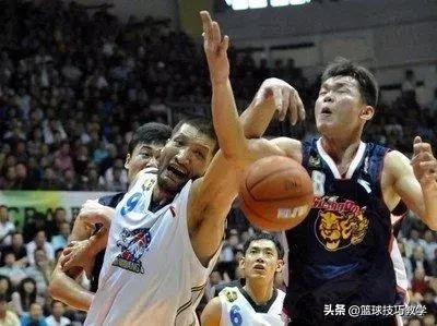 第一位获得nba冠军的中国人,第一位在nba赛场上的中国球员是谁