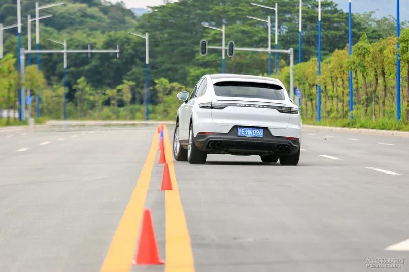 保时捷2024款卡宴coupe石英灰街拍,保时捷卡宴coupe2024款音响效果