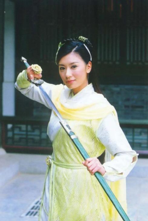 48岁贾静雯状态惊艳美貌仍然,贾静雯如何保持自己的颜值和身材