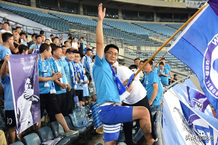 大连人对阵北京国安精彩回放,大连一方山东鲁能球迷助威