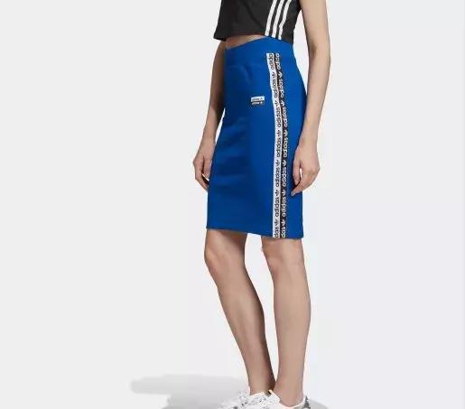 这个“反人类”的穿搭组合，竟然在夏天成了街拍利器