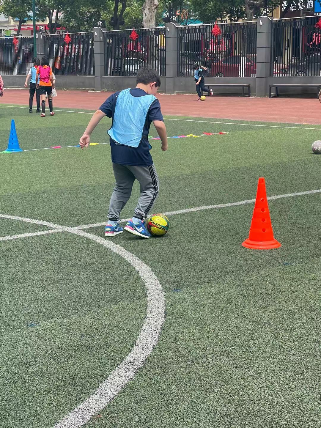足球场地难建,小学足球特色学校的足球场要求
