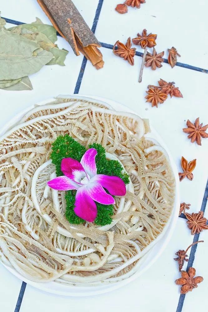 重庆的串串凭着份量实在的资格串味儿在南充开业至今打卡到上瘾！