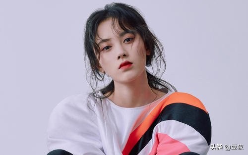 鞠婧祎18岁到40岁的颜值变化,鞠婧祎高中成绩好吗