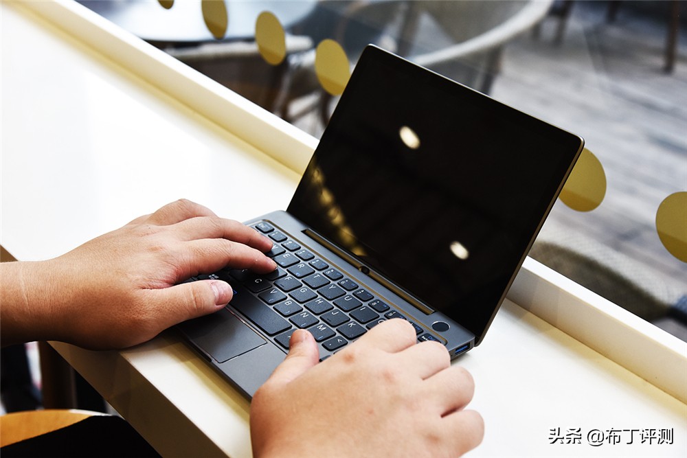 媲美MacBook的颜值和性能，GPDP2Max掌上电脑更实用