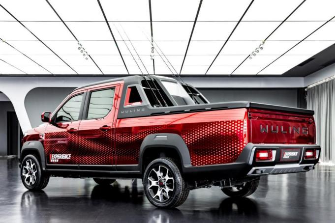 宽包围大轮圈显霸气，车顶帐篷冰箱真实用，看五菱*途征**官方改装版