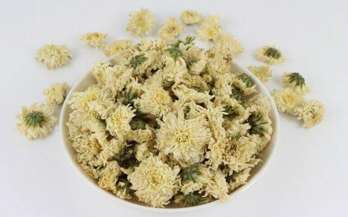 在这个干燥易过敏的季节，72岁名老中医每天必喝「桑蚕菊花茶」