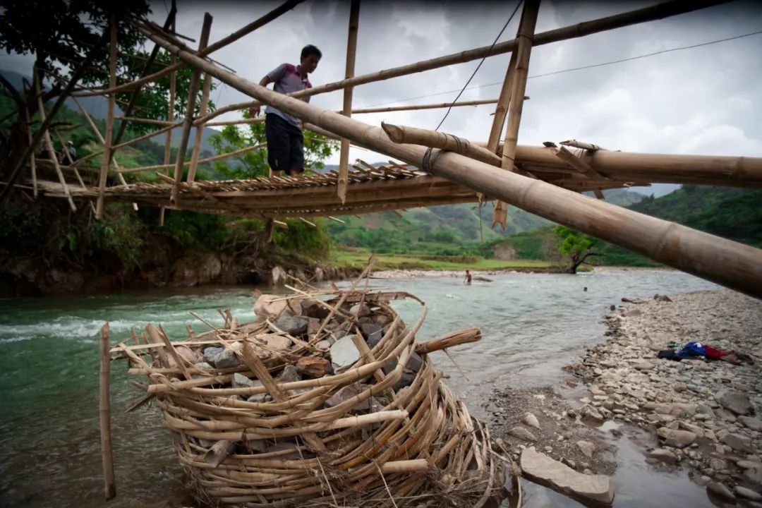 85后香港博士，为重庆人修了一座桥，上万村民请神仙加持