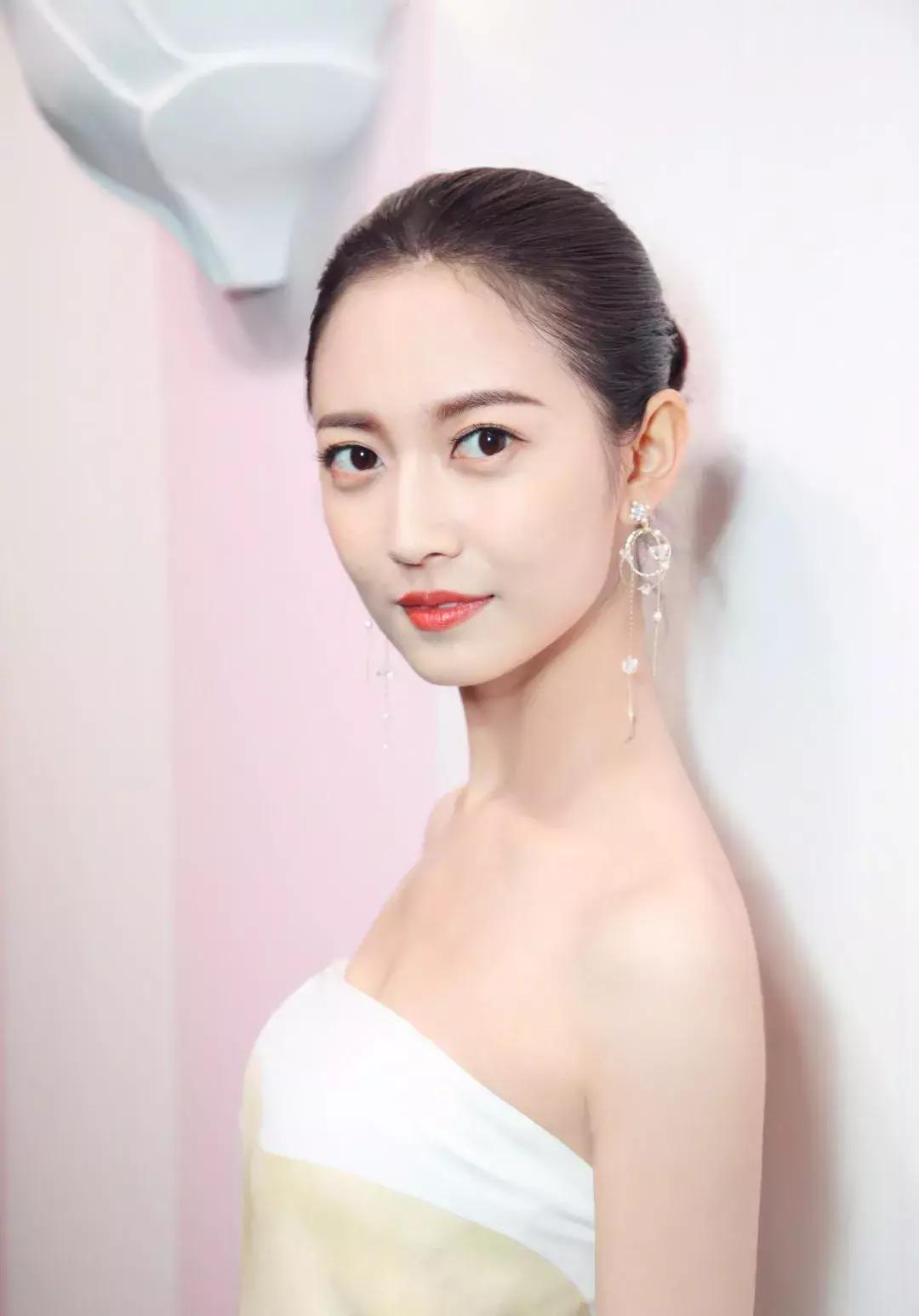 吹爆Angelababy、孟美岐的时装周生图，奶油肌用这些气垫打造