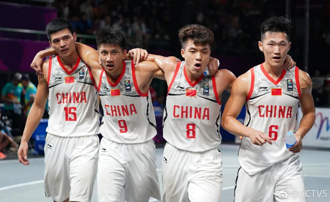 眼角干到爆皮,眼角被砸越来越紫