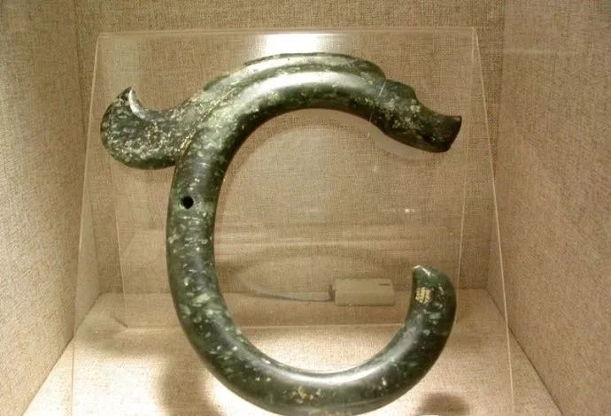 红山玉器真假图片对比,红山玉真假图对比