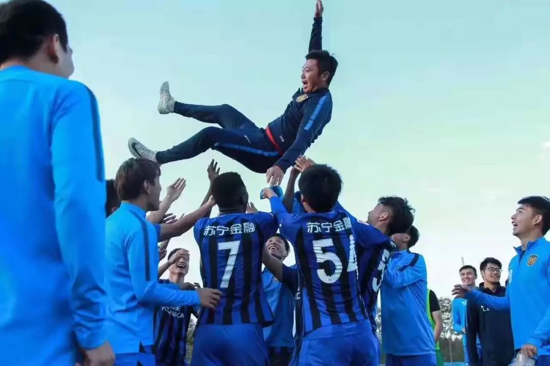 陆博飞：被球员抛在空中那一刻，感受到了做教练的幸福感