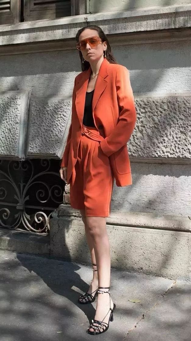 西装短裤上档次版型时尚,黑色西装短裤穿搭高级感