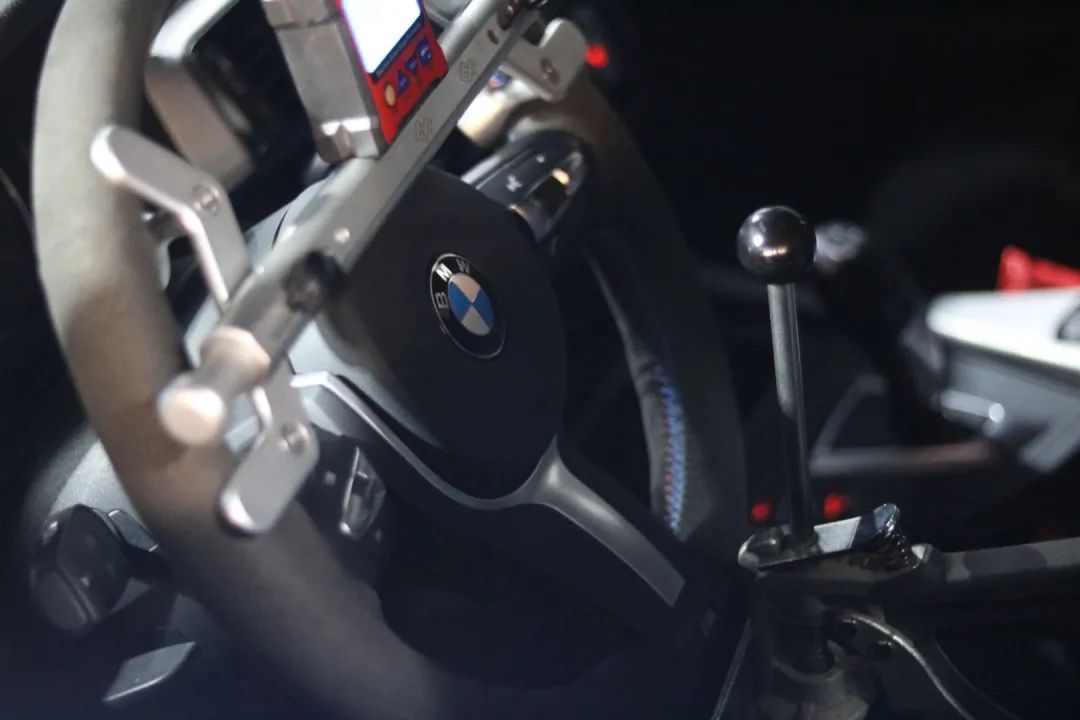 怪兽改造跑车视频,宝马f20120改装