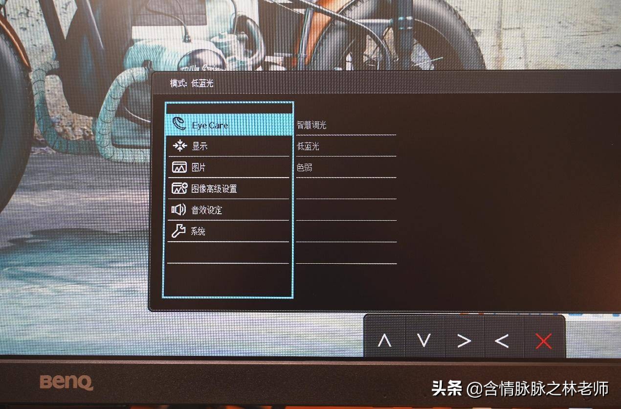 办公桌面打造,笔记本桌搭外接显示器精致布局