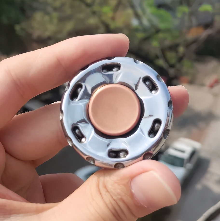 成年人能玩的指尖陀螺,随时随地玩的指尖陀螺