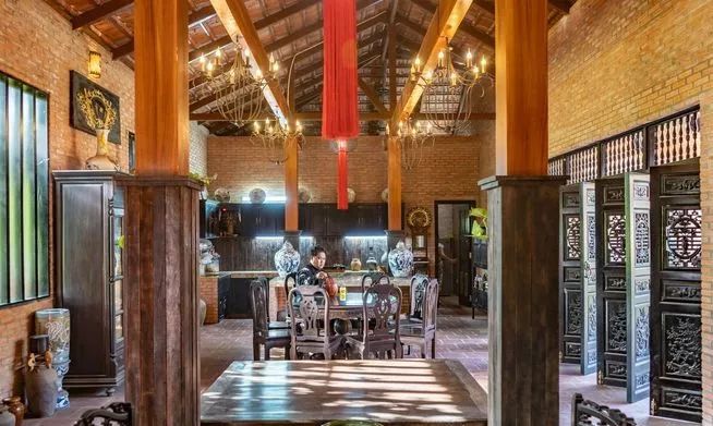 他花50亿建池塘买锦鲤，还以好友的名字为它们命名！