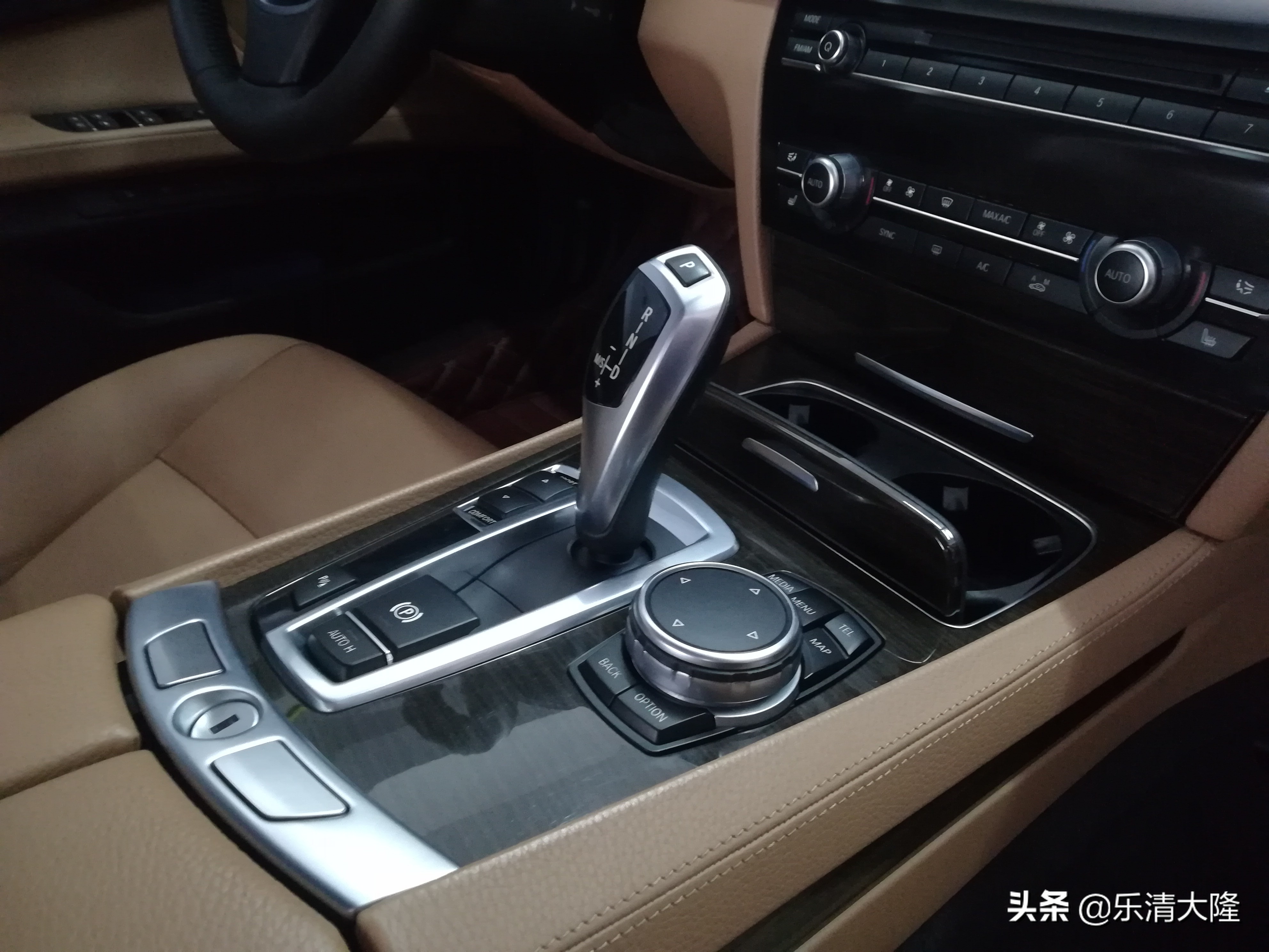 广州宝马7系内饰清洗,宝马7系发动机舱清洗