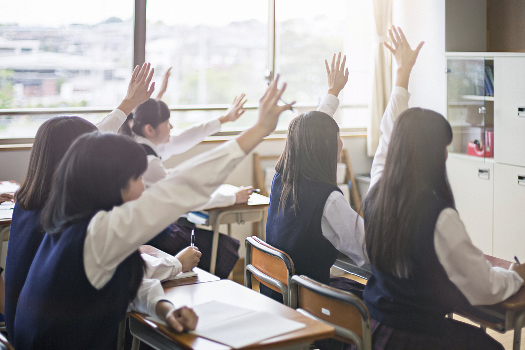 辟谣国外代孕生10孩，他是知名民办教育机构创始人，资产120亿