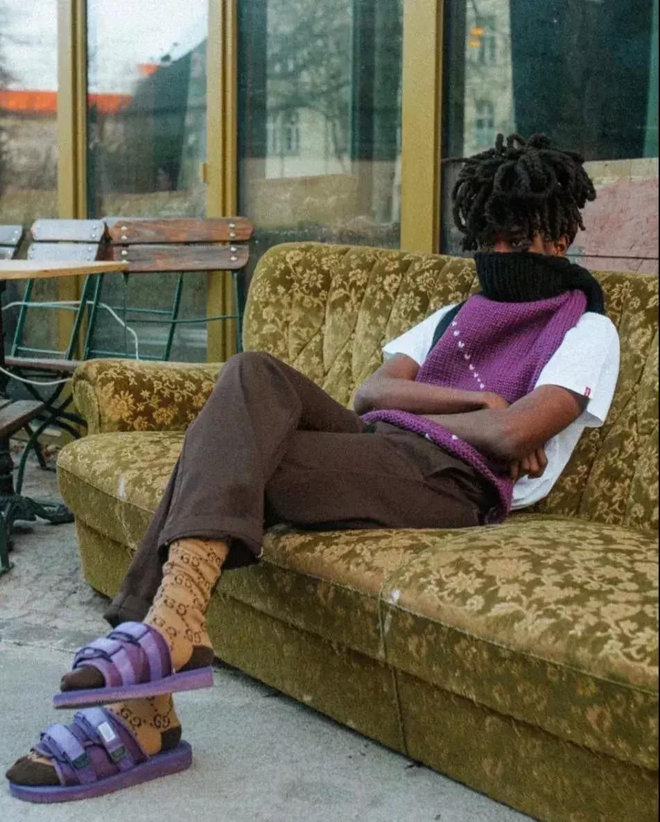 这个“反人类”的穿搭组合，竟然在夏天成了街拍利器