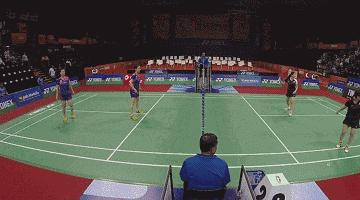 打羽毛球如何正确架拍,新手打羽毛球必懂的规则