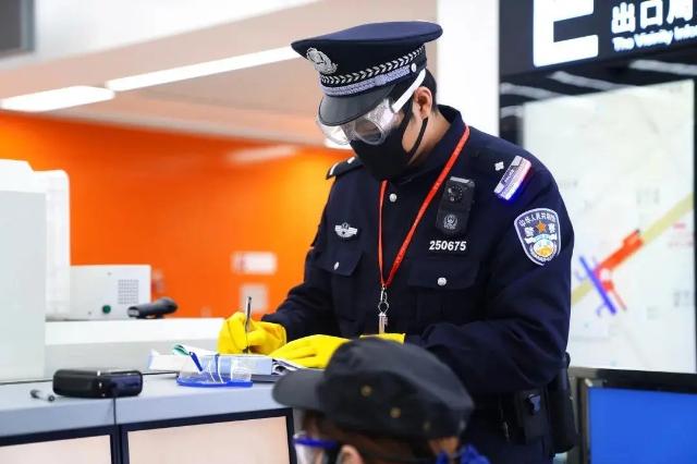 90后经典歌曲,90后行长静姐创业的直播间