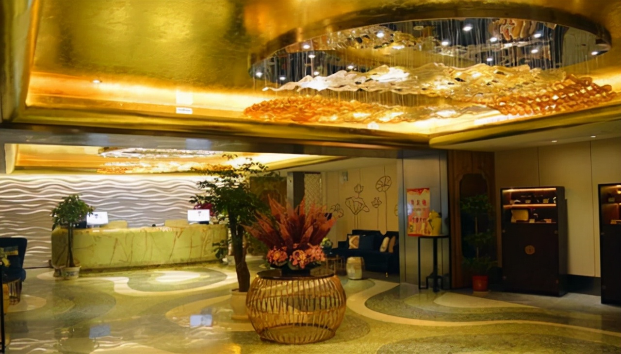 被PIO忽悠的破产老板！靠洗脚赚218亿身家，手术费却要员工凑