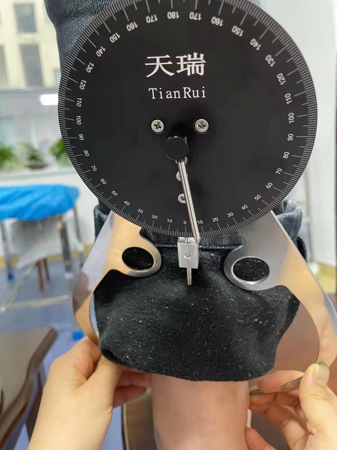 中医正骨手法复位踝关节视频,踝关节脱位中医正骨法