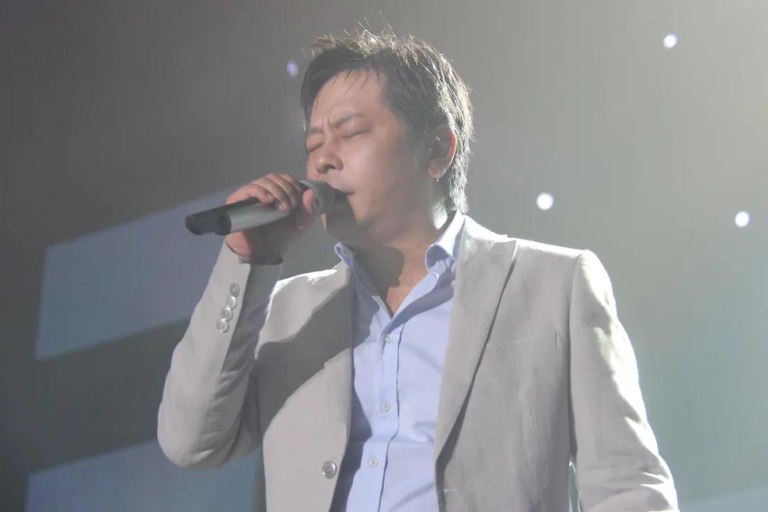 张国荣死时来道别的所有明星名单,张国荣死20周年纪念照片