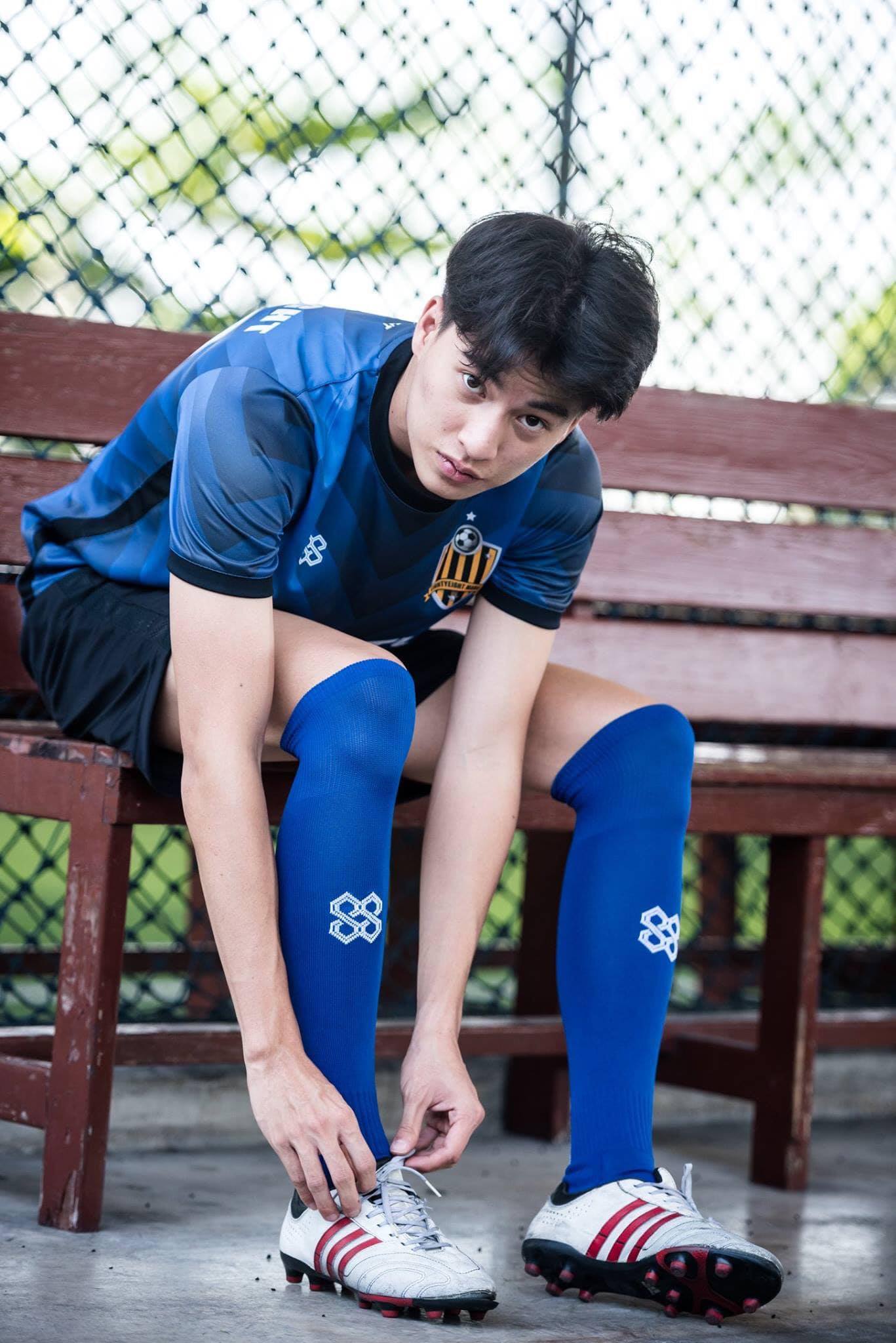 足球少年糕卡娜：热爱足球的他快乐无比