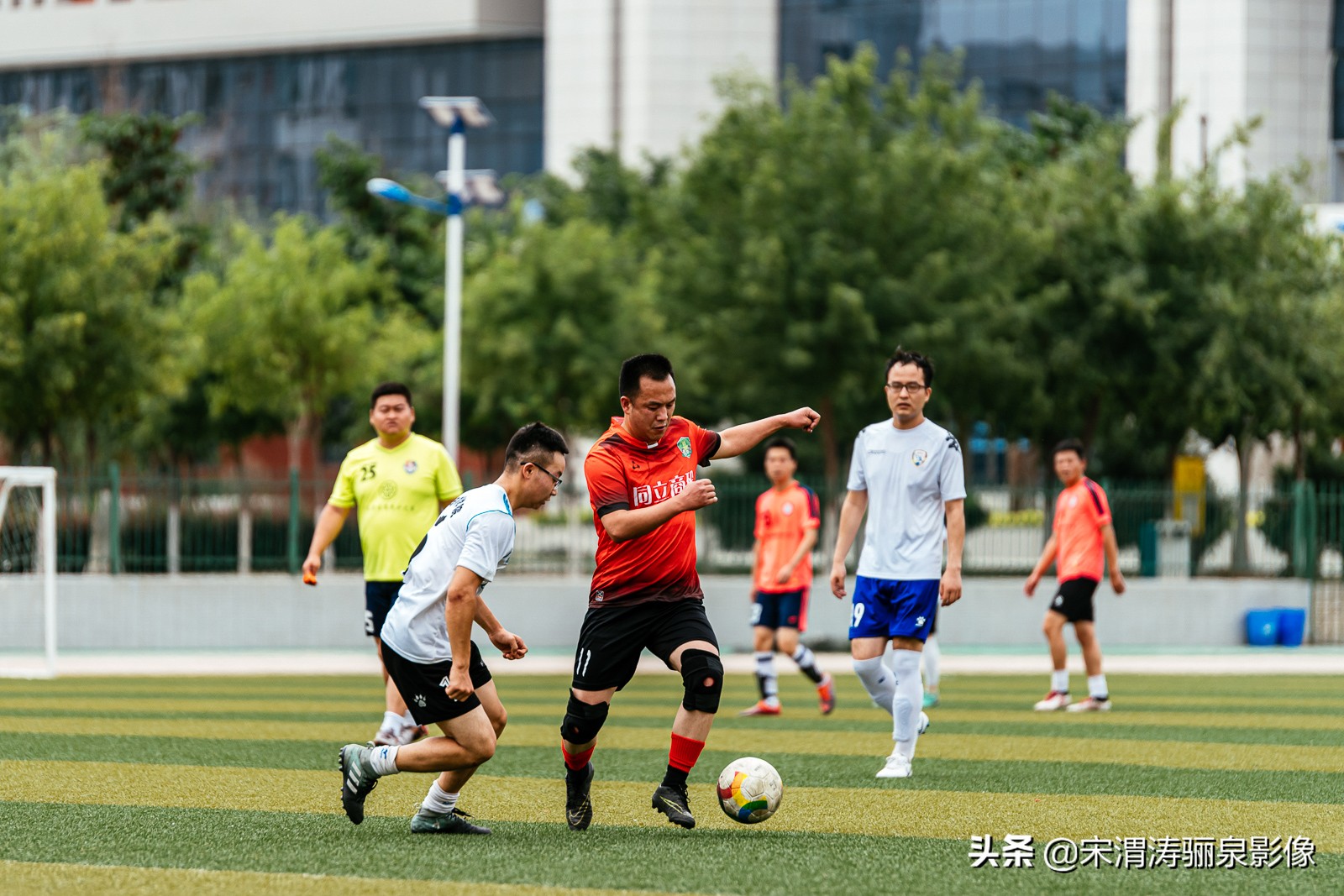 陕西渭南：庆祝安笙园杜中80‘S足球队成立三周年友谊赛图纪