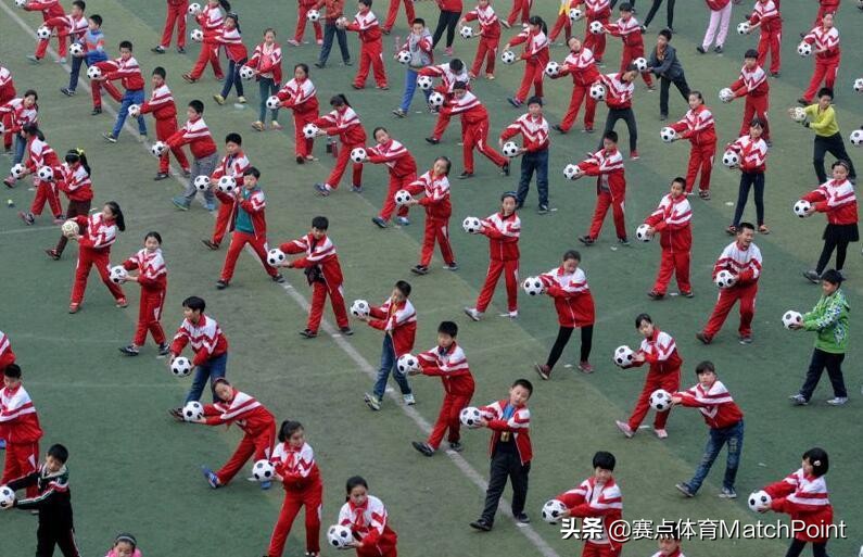 可笑！可叹！网传某学校要求学生注册球员名记直呼：没救了！