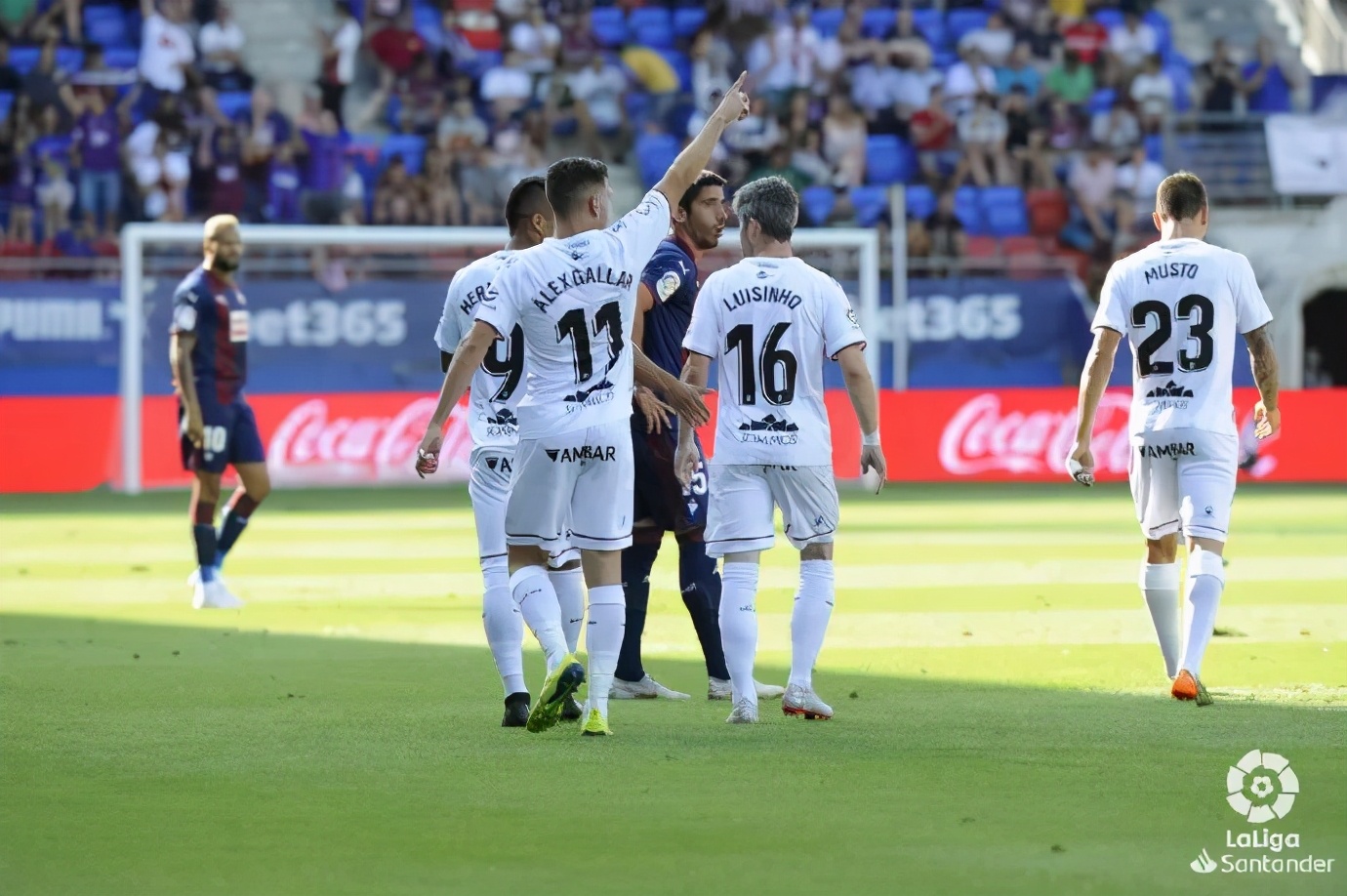 西甲第九轮巴萨对塞尔维亚,皇马巴萨马竞包揽最佳阵