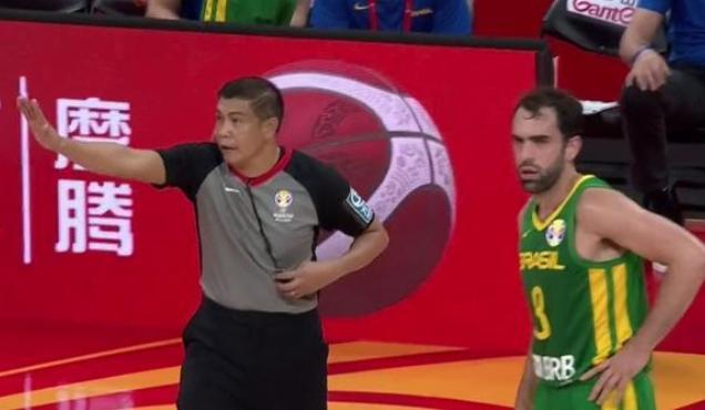 韩国主帅怒斥裁判被红牌驱逐,cba主帅怒骂裁判驱逐