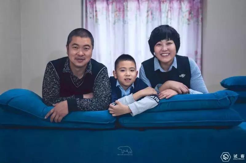 一家五口新春全家福拍照姿势大全,横向新春全家福照片模板直接套用