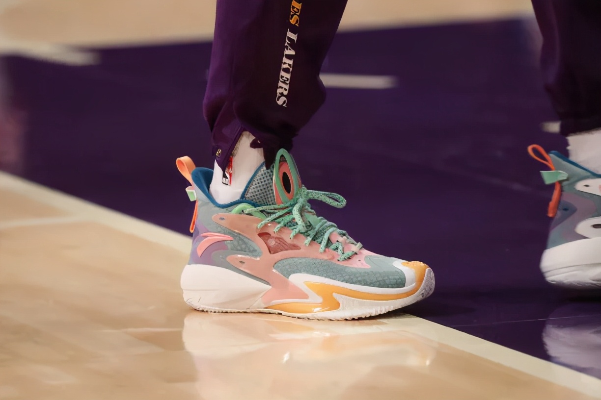 NBA球员上脚：卡鲁索穿安踏球鞋，巴特勒的驭帅14很骚气