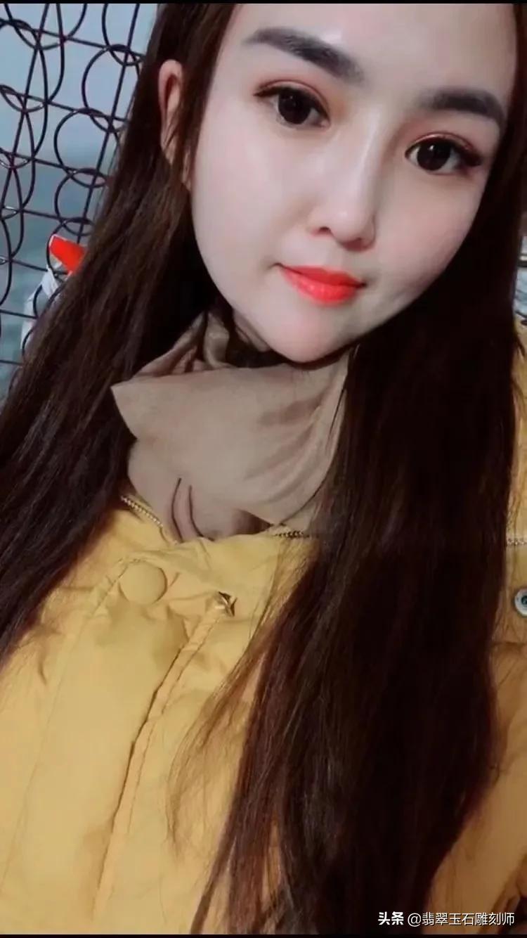 摆地摊卖翡翠手镯,地摊卖翡翠手镯