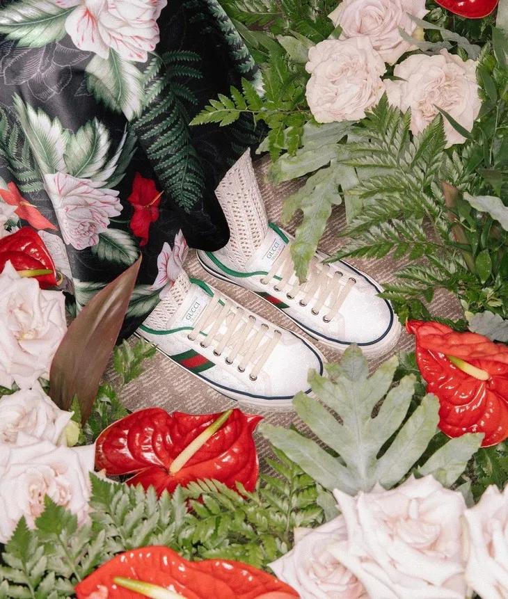 明星们脚上的球鞋，悄悄变贵了