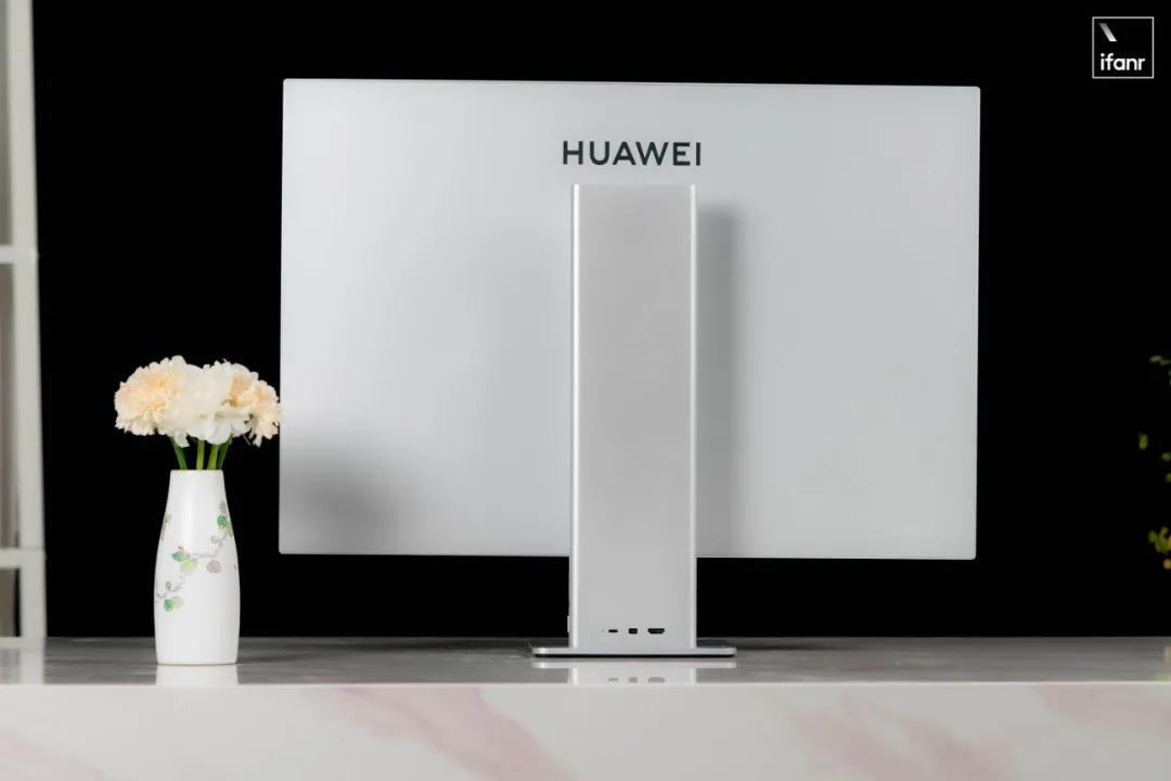 华为MateView显示器：28英寸的超大屏幕，会是最好的办公伙伴吗？