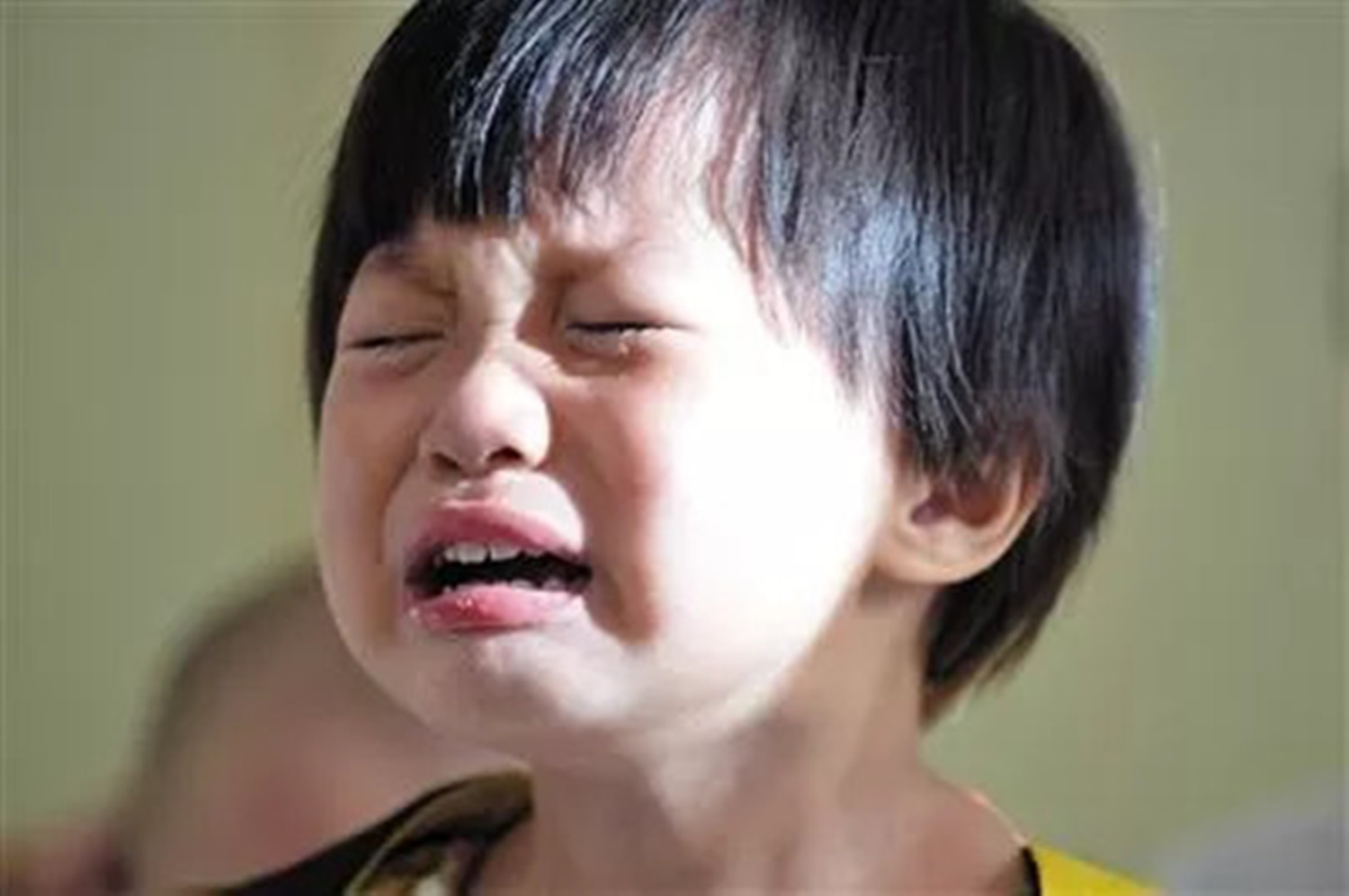 孩子爱哭表达能力差怎么办,孩子爱哭内心脆弱的原因