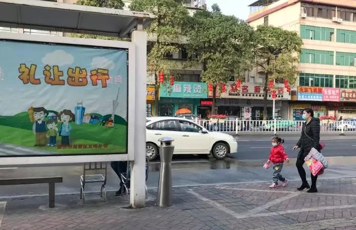 提醒公共场所戴口罩的简单通知,积极引导办事群众佩戴口罩