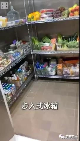 记不住她变化莫测的脸有什么关系？三层楼超豪华别墅过目难忘