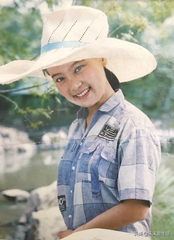 赵本山方青卓完整视频,一村之长赵本山方青卓的视频