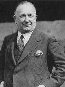 深度｜坚韧的中流砥柱——分析绿茵场上中后卫的演变历史