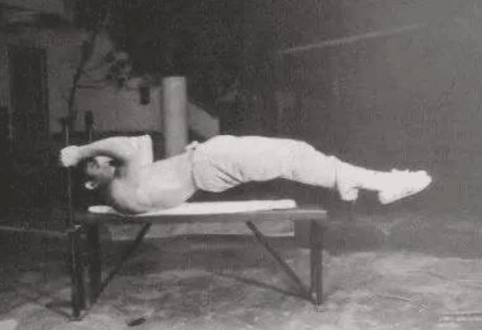 李小龙的日常变态训练,李小龙的训练方式在现实中有多强