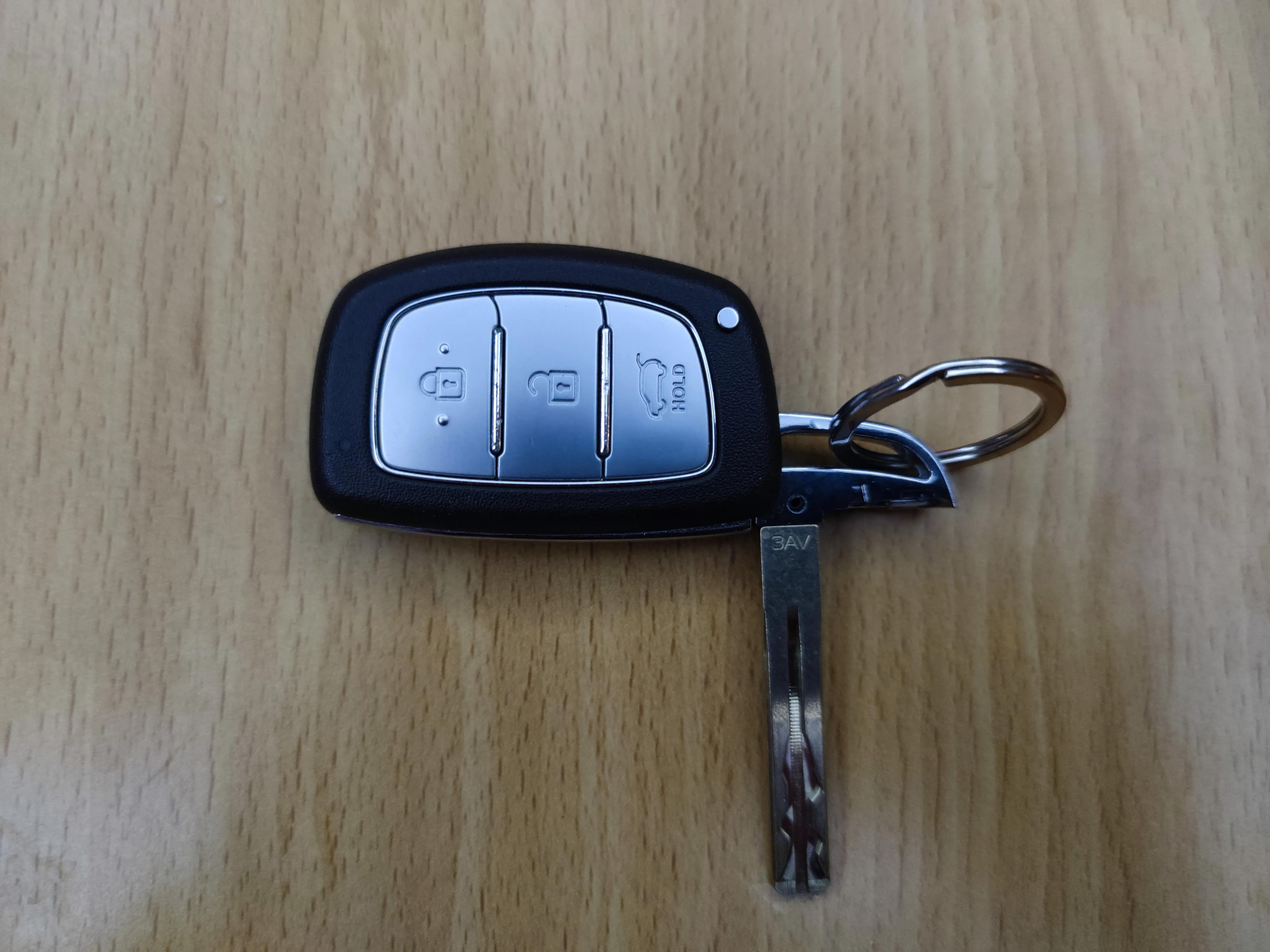 现代ix35遥控钥匙怎么换电池,现代ix35遥控钥匙电池更换