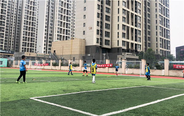 绿茵健将,“足”以撬动未来--高新实小五年级代表队参加“冠军杯”足球赛