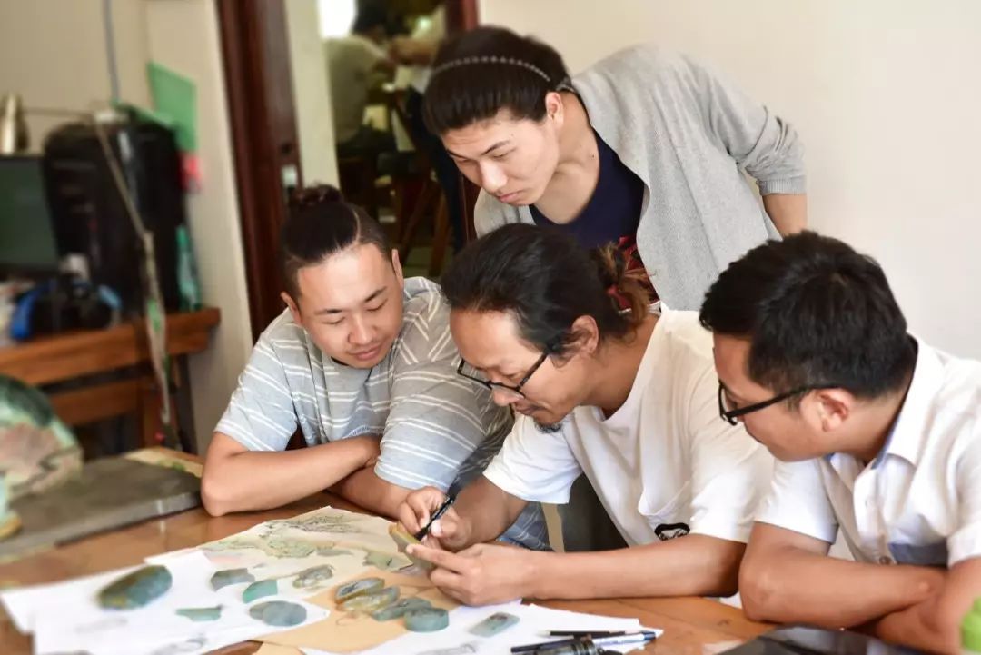 中缅边境翡翠交易市场有多赚钱,缅甸卖翡翠3800万