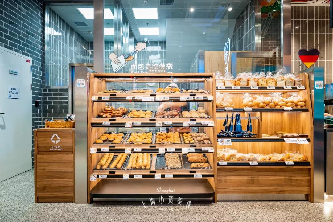 过年去超市囤货,过年没来得及买年货